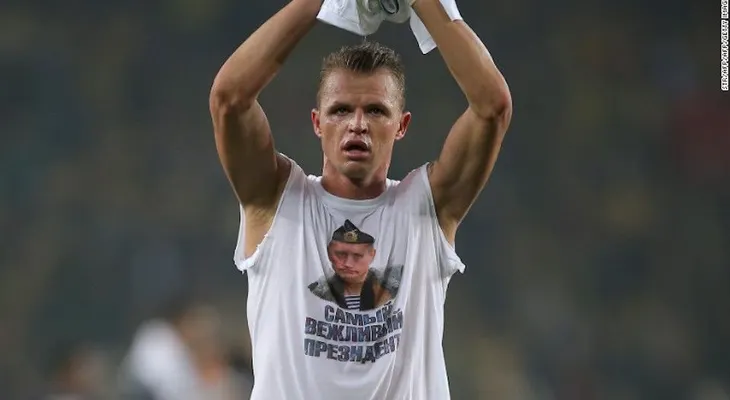 Futbolista ruso causa polémica por enviar un mensaje a Putin durante un partido
