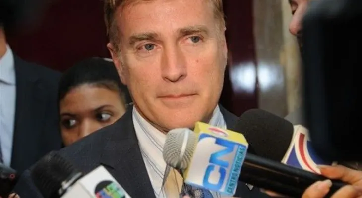 Más de 10 mil firman carta para que Obama retire del país a embajador