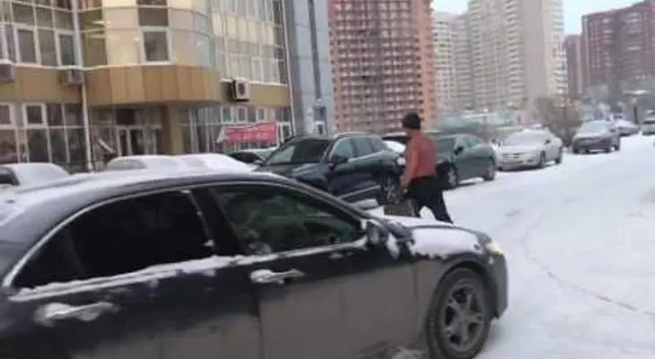 Este ruso va al trabajo en topless a 30 grados bajo cero