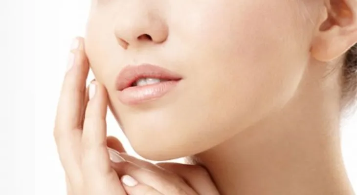 Si quieres tener un rostro perfecto: ingerir agua; no maquillarte para dormir; usar protector solar...