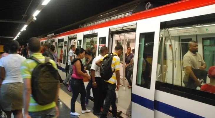 Cientos de personas usan gratuitamente estaciones inauguradas del Metro