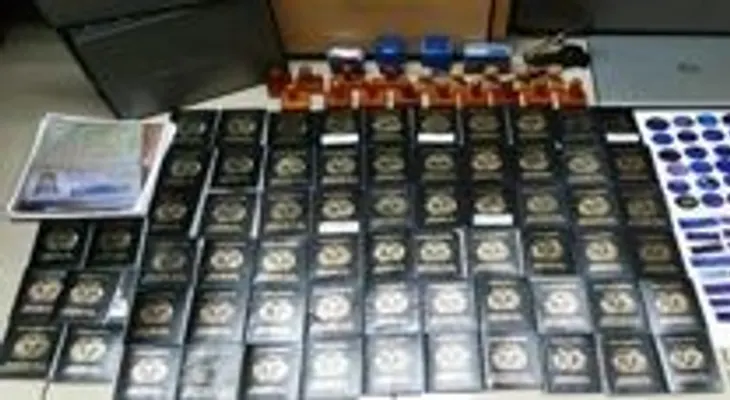 La PN apresa ocho falsificadores de documentos