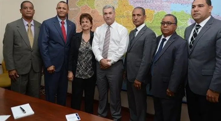 MOPC y directivos del CODIA evalúan situación ingenieros y arquitectos 