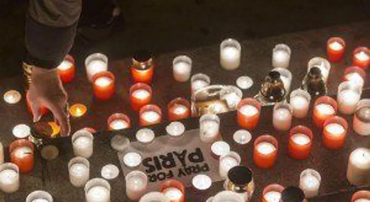 Asciende a 129 muertos por atentados en Francia 