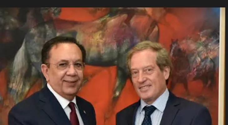 Gobernador Valdez Albizu recibe al embajador de Francia, interesado en conocer desempeño macroeconómico de RD