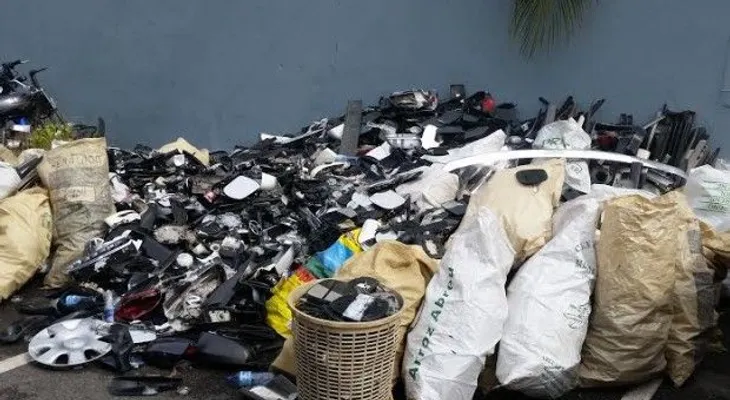 Apresan a dos hombres con accesorios robados a vehículos
