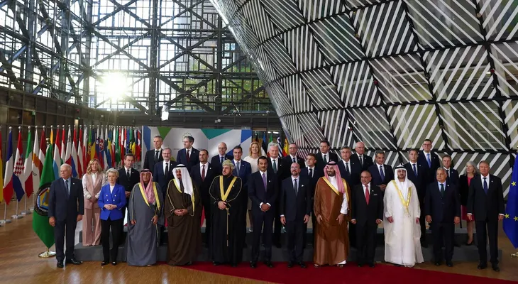 Arabia Saudí aplaza sin fecha la cumbre UE-Consejo del Golfo por la escalada hutí en Yemen