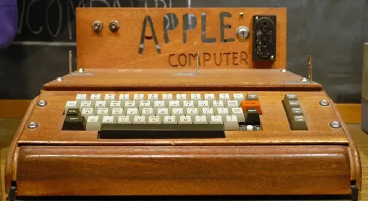 Subastarán en EEUU un ejemplar del primer modero de Apple, de hace 45 años