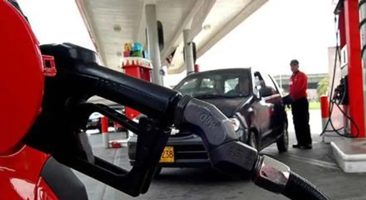 Gobierno rebaja precios de los combustibles