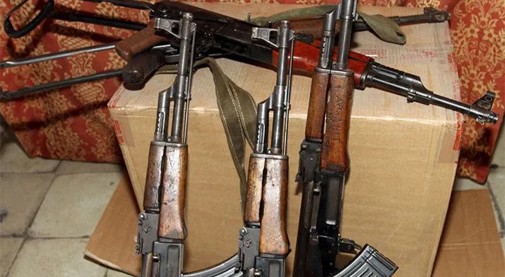 Los tres supuestos autores del tiroteo en California podrían llevar AK 47