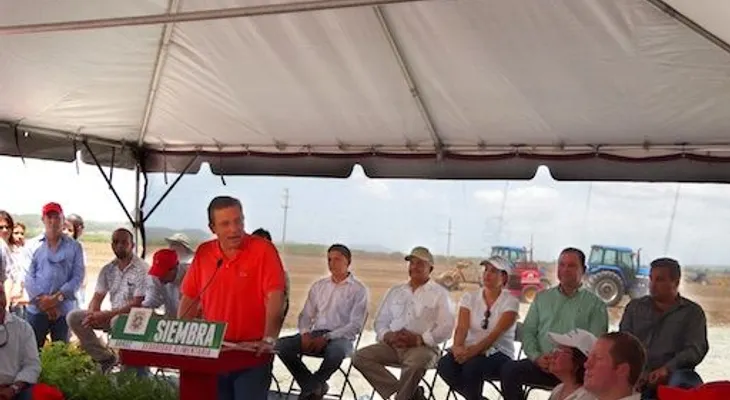 Gobernador de PR valora apoyo JAD en desarrollo finca arrocera en la isla 