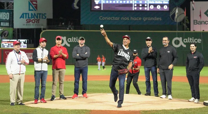 Leones rinden homenaje a Moisés Alou