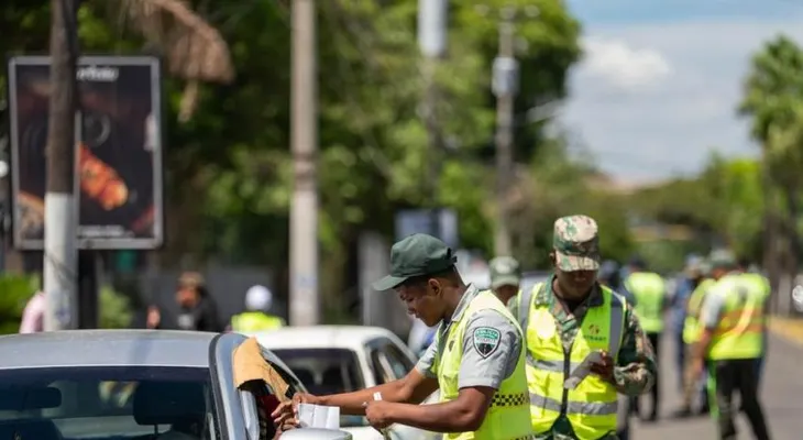 Intrant y Digesett detienen 15 vehículos por transporte irregular en corredores del Distrito Nacional