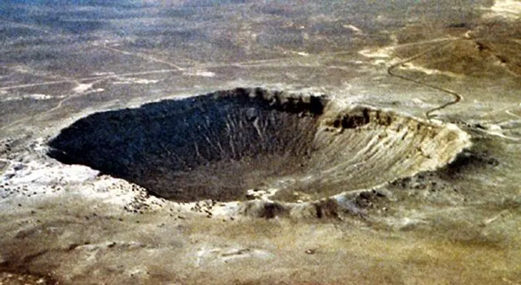 Un cráter misterioso en un lago de Utah asombra a los científicos 