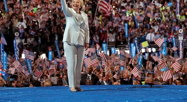 Clinton acepta nominación para convertirse en primera Presidenta de EE.UU.