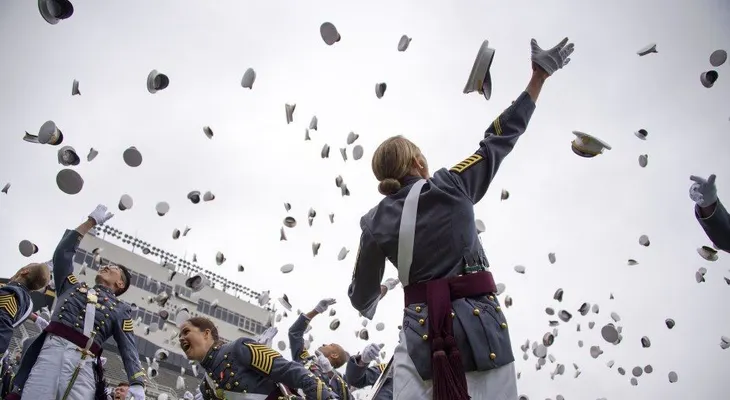 Tradicional batalla de almohadazos termina con varios heridos en la Academia Militar de Estados Unidos