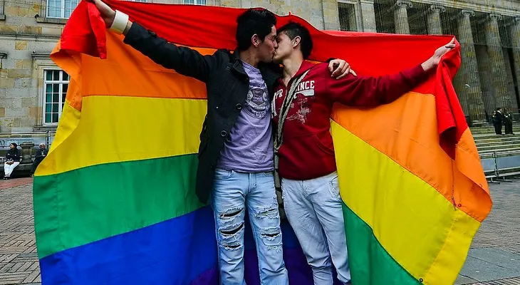 Tener un hermano mayor aumenta probabilidades de ser homosexuales