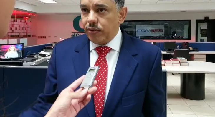 Ex director de Migración denuncia gobierno otorgó documentos a 239 mil extranjeros en 16 días