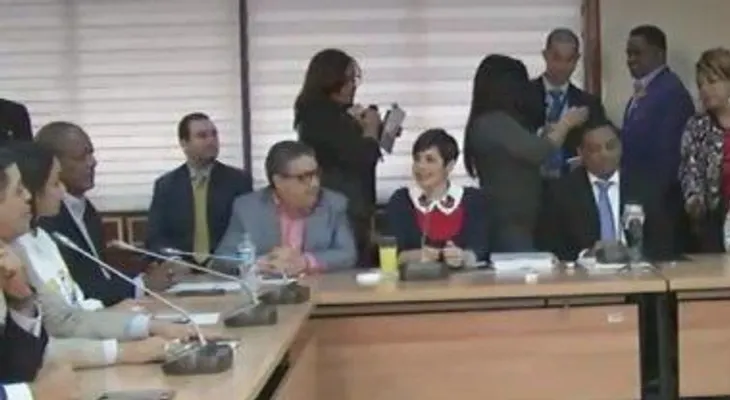 Yolanda Martínez acude ante comisión de Diputados por licitación que favorece a su pareja