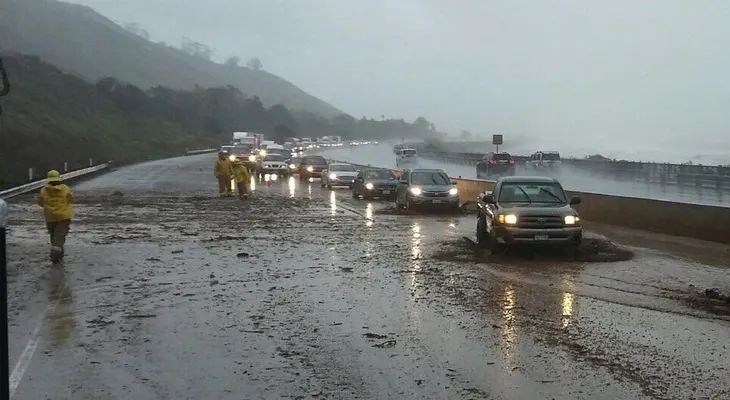 Violentas tormentas en Texas dejan cientos de casas dañadas y miles de personas sin luz