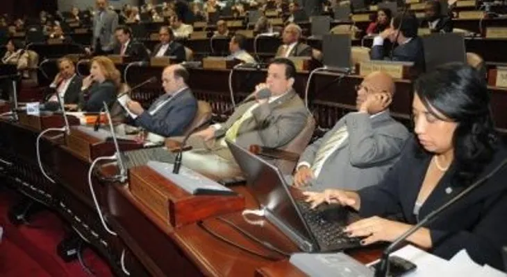 Comisión escucha el parecer representantes medios modificación Ley 6132