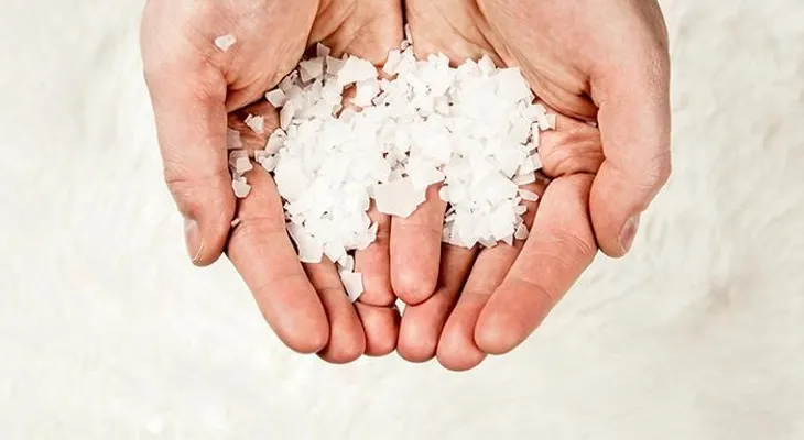 Todavía tiene tiempo: lavarte las manos con agua de sal para conseguir dinero y bienestar