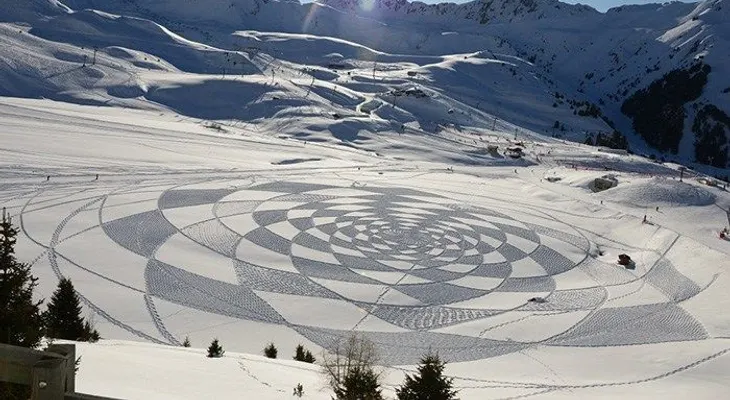 Nadie entendía por qué pisaba la nieve? Pero el resultado supera las expectativas!