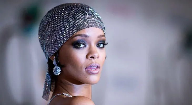 Rihanna organiza baile caritativo 