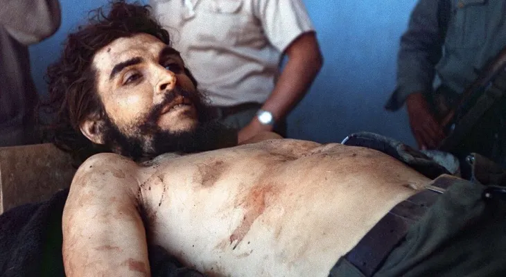Un ex agente de la CIA revela últimas palabras del Che Guevara: "Se puso blanco como un papel"