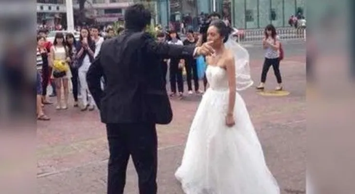 Cancela boda porque la novia llegó luciendo 50 años mayor (Video)