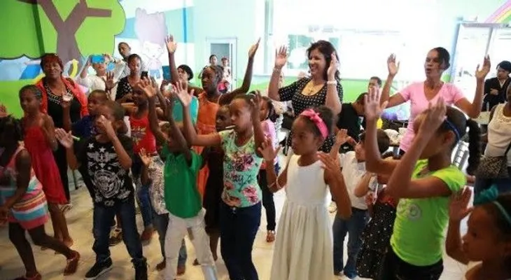 Vicepresidenta celebra cumpleaños número seis de exsiamesas