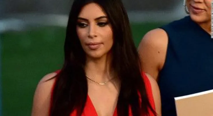 Diamantes, escotes y moda: qué hizo Kim Kardashian horas antes del robo