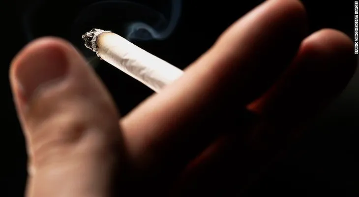 Adultos estadounidenses cada vez fuman menos