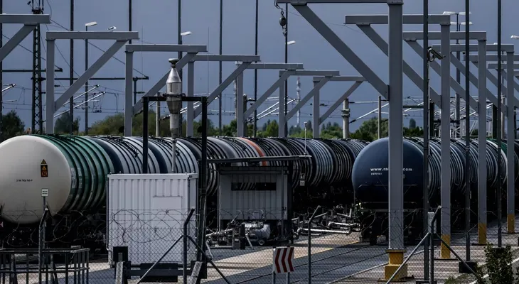El petróleo sube esta semana por tensiones en el estrecho de Ormuz: Brent en 96,28 dólares y WTI en 91,48