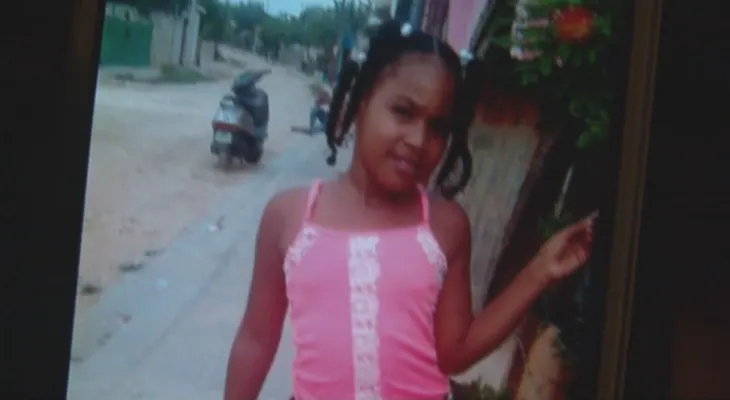 Muere niña tras recibir balazo en la cabeza en intento de asalto en La Romana