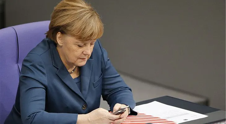 ¿Por qué Angela Merkel es una "esclava de EE.UU." según Siri?