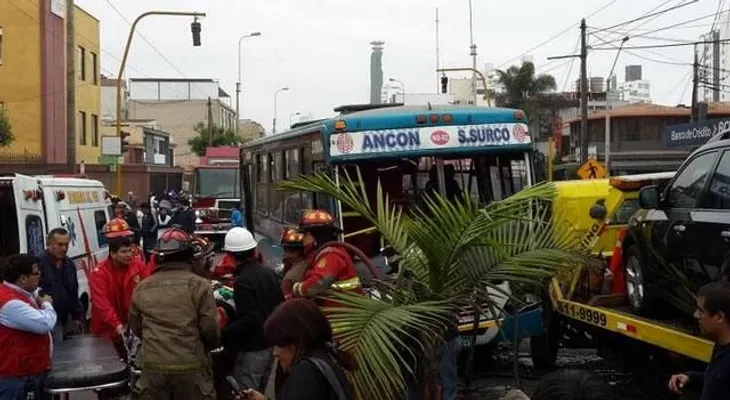 Vídeo: Triple choque deja trece heridos en avenida del Nordeste