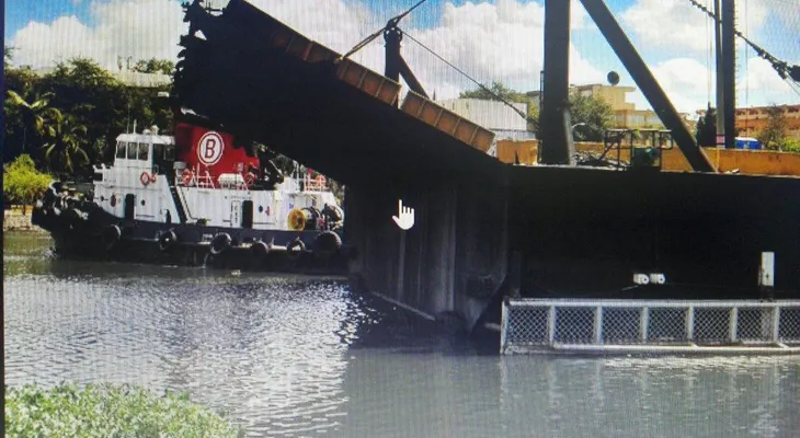 Cierran puente flotante sobre río Ozama por mantenimiento