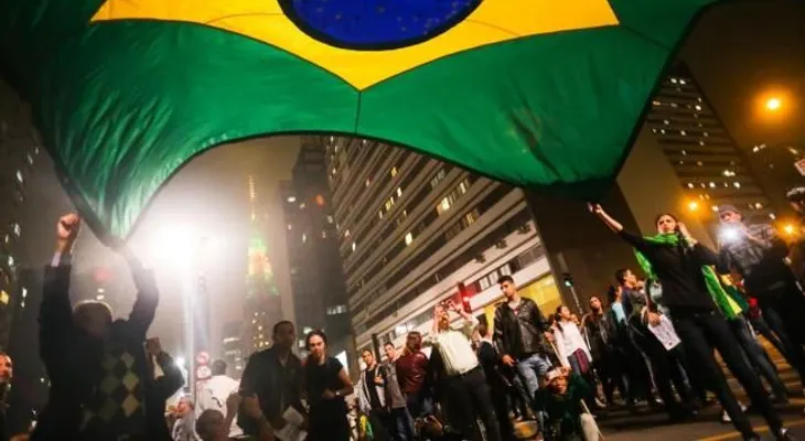 Las protestas continúan en Brasil en medio de un clima de final de Copa