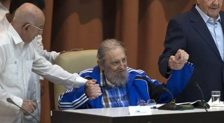 Fidel Castro exhorta a comunistas a seguir su legado