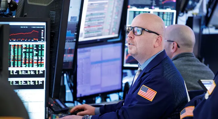 Wall Street cae por tensión entre EE. UU. e Irán y alza del petróleo
