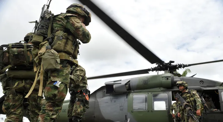 Ejército de Colombia captura a 12 guerrilleros del ELN