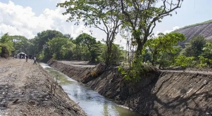 Falcondo rehabilita canal de riego de comunidad Hato Viejo