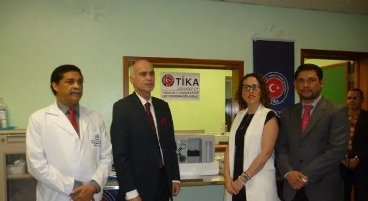 Embajada de Turquía dona equipo e insumos al Robert Reid Cabral
