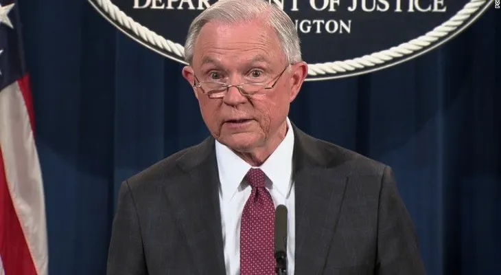 Sessions se inhibe de participar en investigaciones sobre la campaña