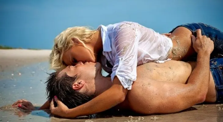 7 errores comunes al tener sexo en la playa