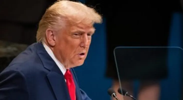 Trump arremete contra el Supremo y le atribuye pérdidas de "billones" por sus fallos sobre aranceles y ciudadanía