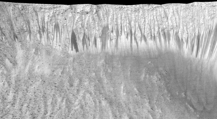 La NASA encontró signos de agua líquida sobre la superficie de Marte