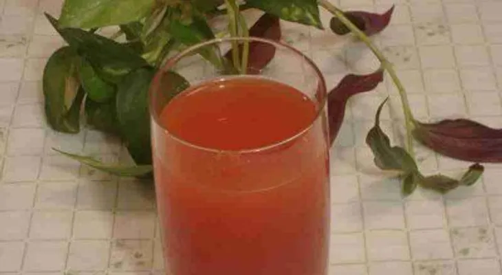 Jugo rojo para desintoxicar el hígado