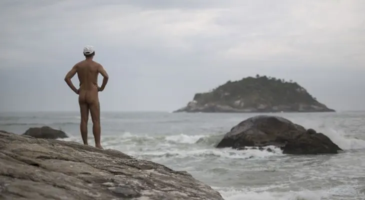 Río estrena playa nudista 